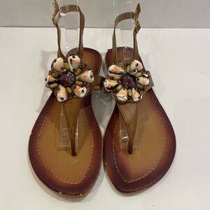 Bamboo 54 tan thong sandals with shell accents size 6